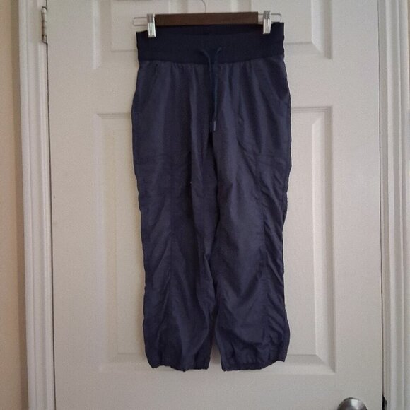 The North Face Women's XS Blue Aphrodite 2.0 Capri Pants - Picture 2 of 12